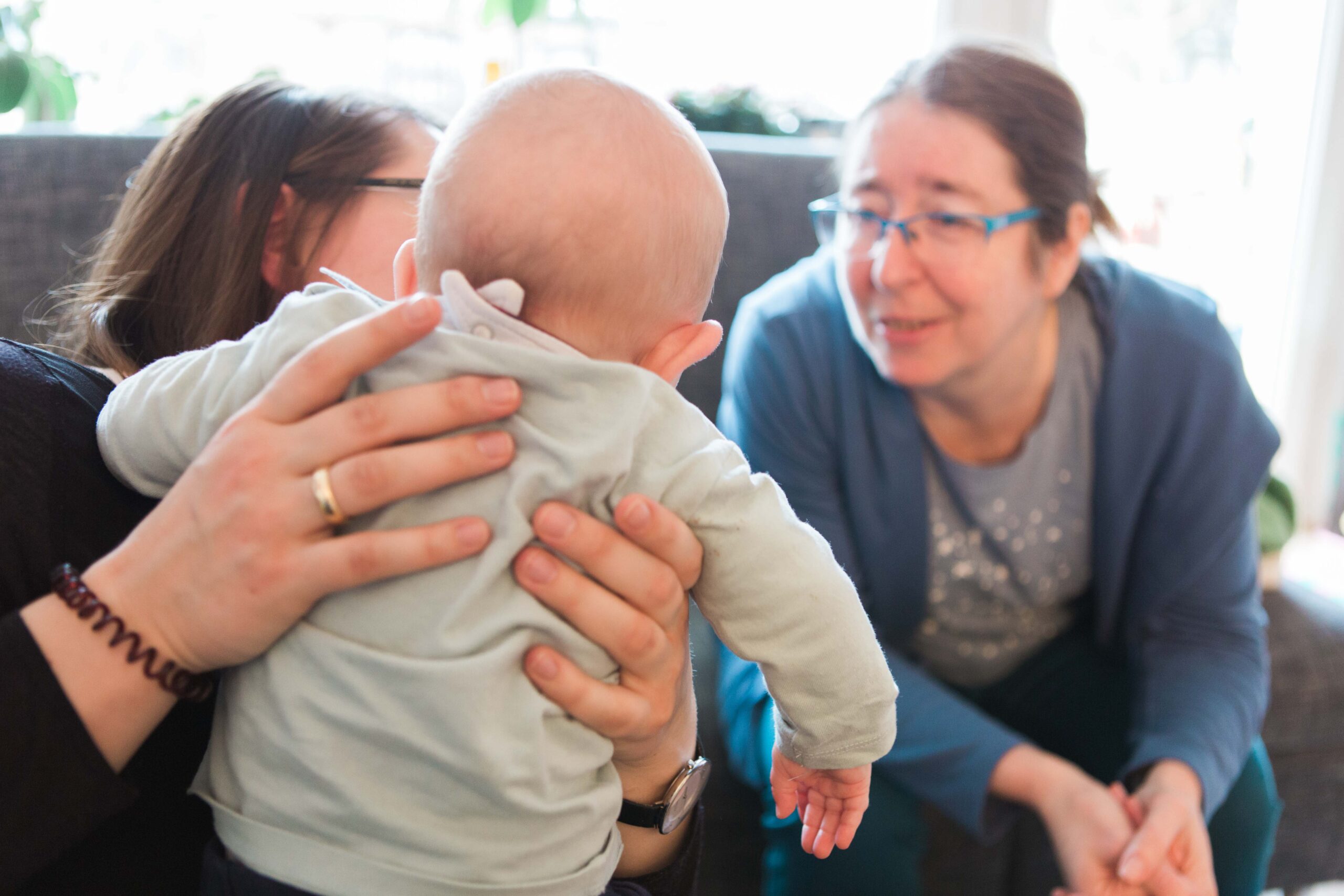 In die Elternrolle hineinwachsen und schwierige Situationen mit einem Neugeborenen meistern | Ein Interview